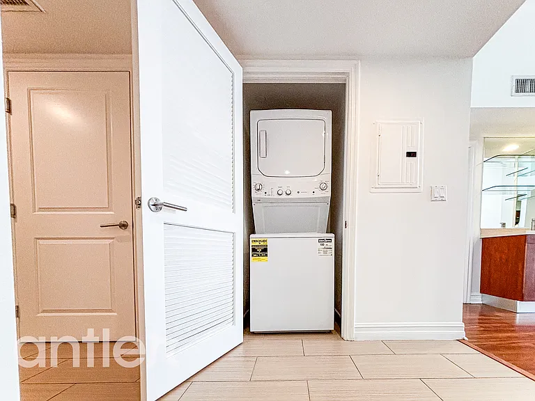 1241 S Sherbourne Dr #GPH4 — Photo 9