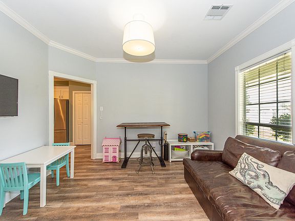 5th image of 300 Copperfield Way
