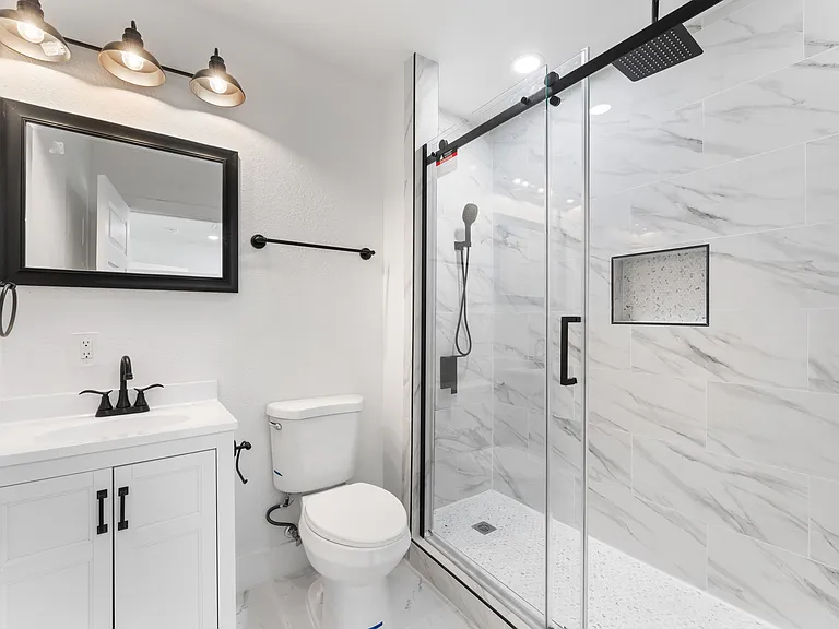 2730 Gladstone Dr — Photo 14