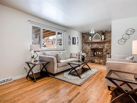 3rd image of 824 Xavier St