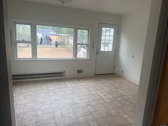 5th image of 518 N Broadway Ave