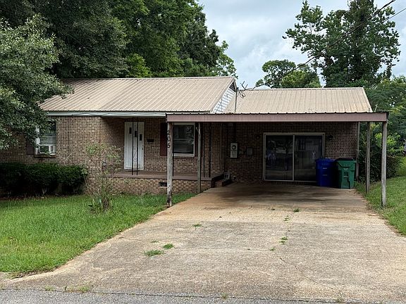 3rd image of 205 White Dr