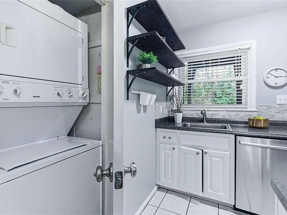 3rd image of 1010 Scott Blvd APT B1