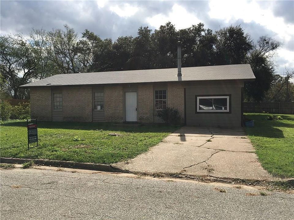 1st image of 404 E Pine St