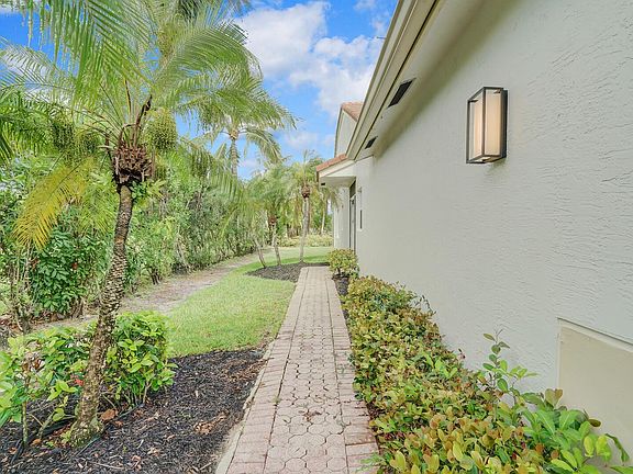 3rd image of 15473 Lake Gardenia Place #15473