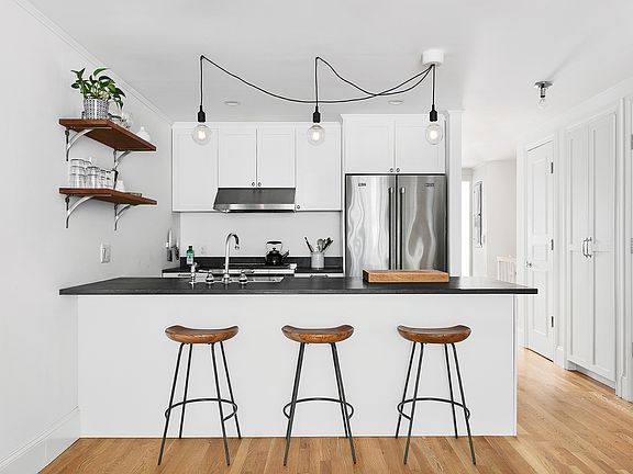 4th image of 581 Putnam Ave #1