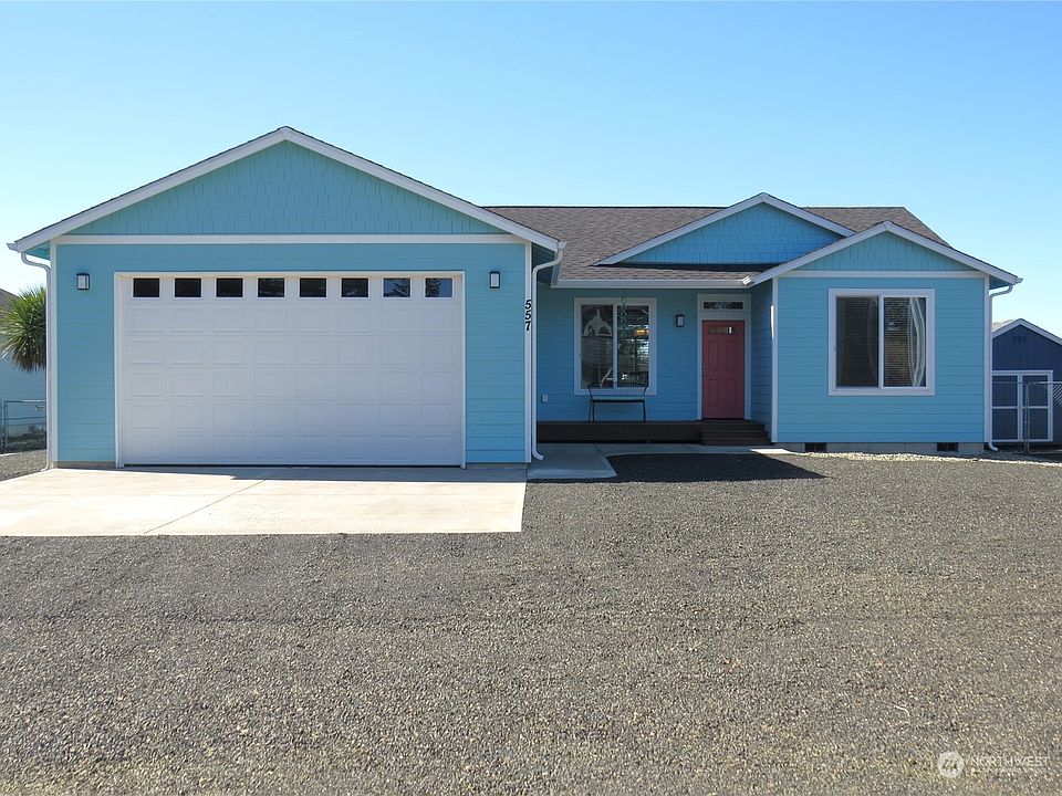 1st image of 557 Puffin Avenue NE