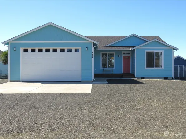 557 Puffin Avenue NE, Ocean Shores, WA 98569