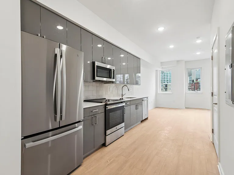 247 S 12th St #3 — Photo 1