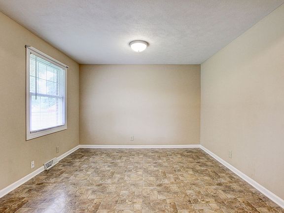 5th image of 18 Hillsboro Rd