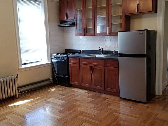 2nd image of 2111 Beekman Pl #C5