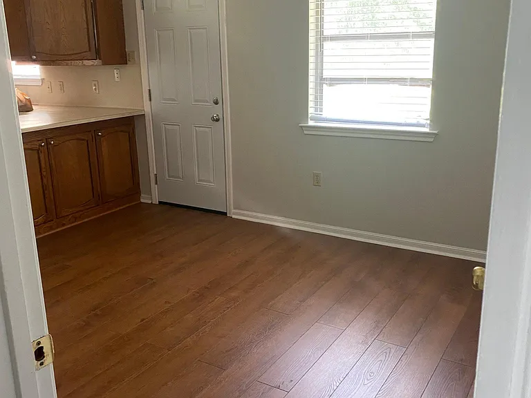 3044 Oakcrest Dr — Photo 4