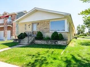 9997 Eden Dr, Schiller Park, IL