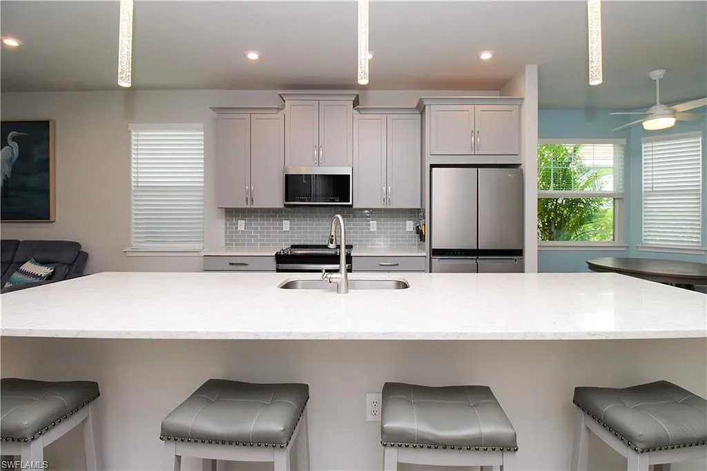 2 bed, 2.0 bath, 1460 sqft, $2,995 — Photo 1