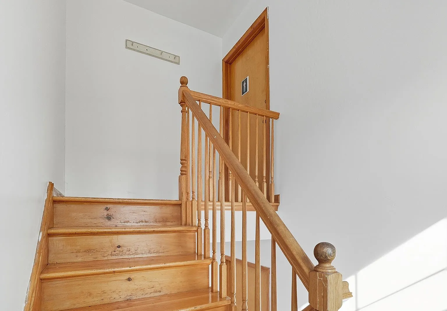 3 bed, 2.0 bath, 2300 sqft, $2,800 — Photo 3