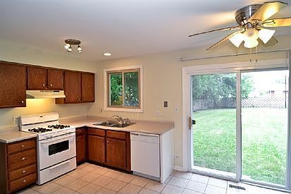 3rd image of 4421 Lindenwood Dr