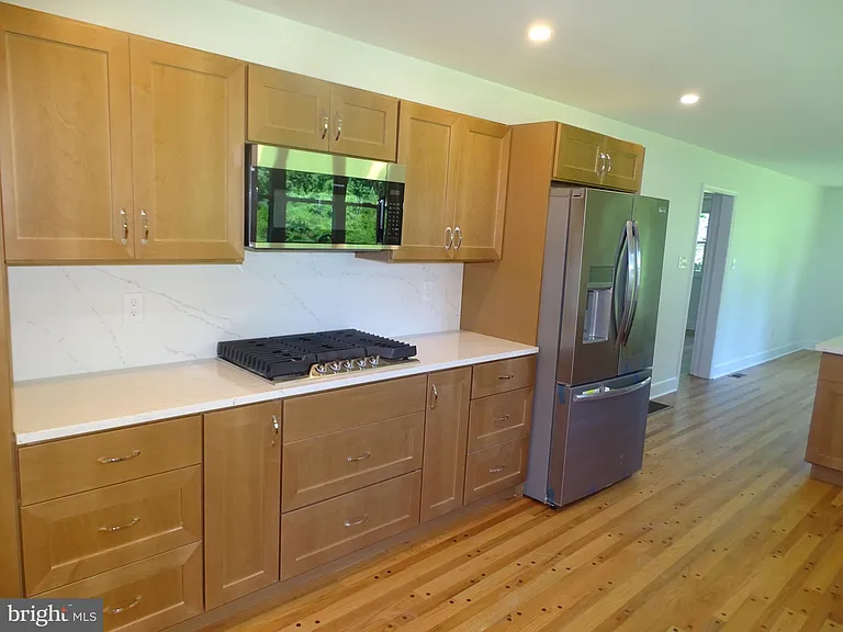 449 E Street Rd — Photo 9