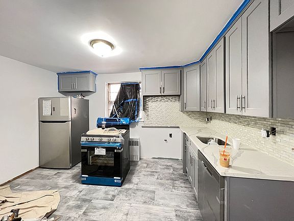 2nd image of 461 E 9th St #1