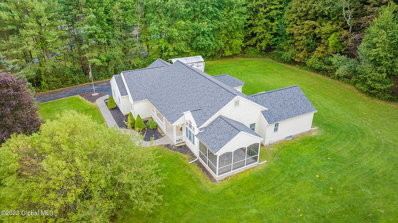 4th image of 145 Boulderwood Drive