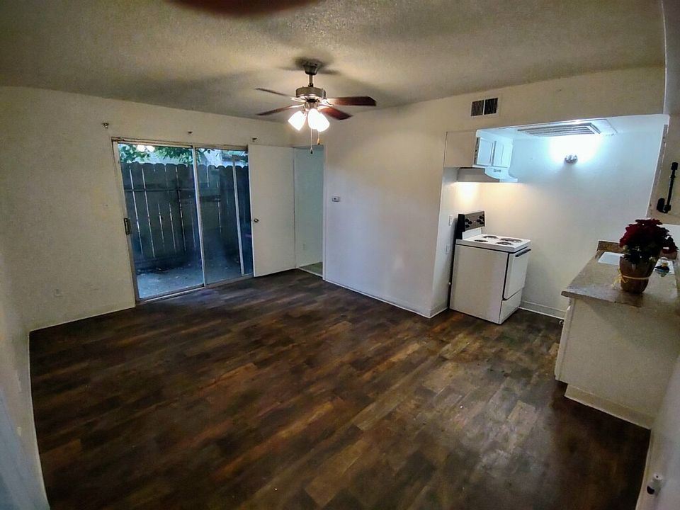 2nd image of 514 13th St APT 4