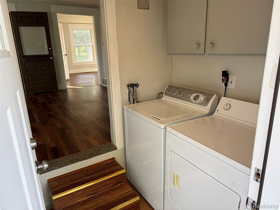 19th image of 830 Adams St