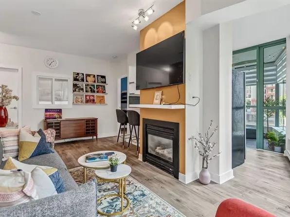 1238 Burrard St #302, Vancouver, BC V6Z 3E1