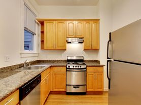 1560 Sacramento Street (1300r), 206