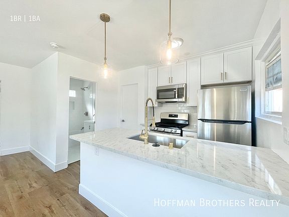 2nd image of 3013 London St #1/4