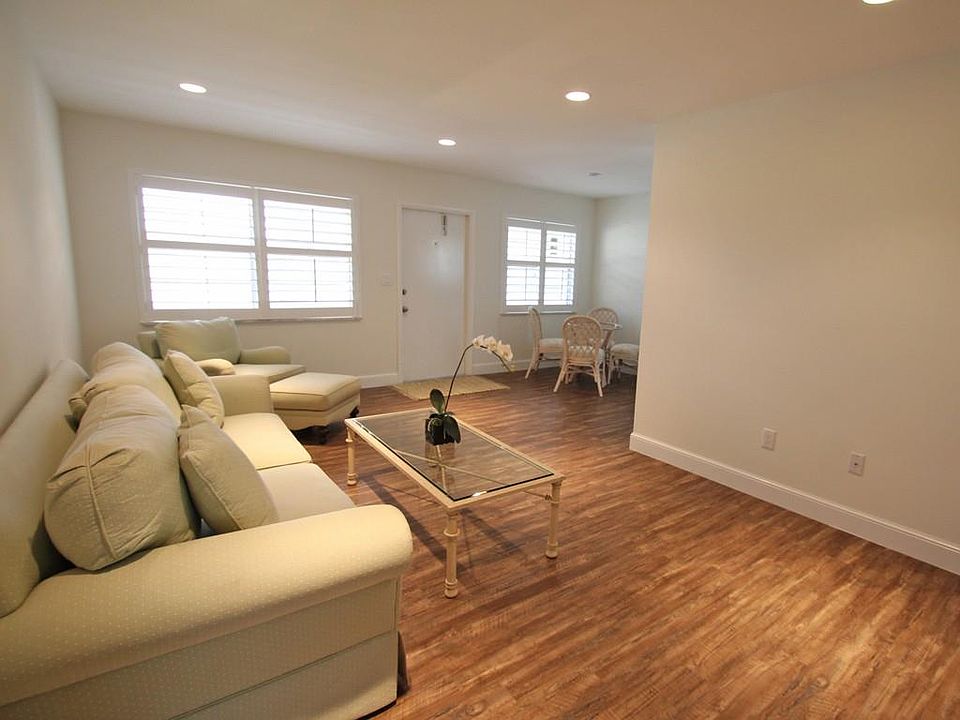 1st image of 4 Vista Palm Ln