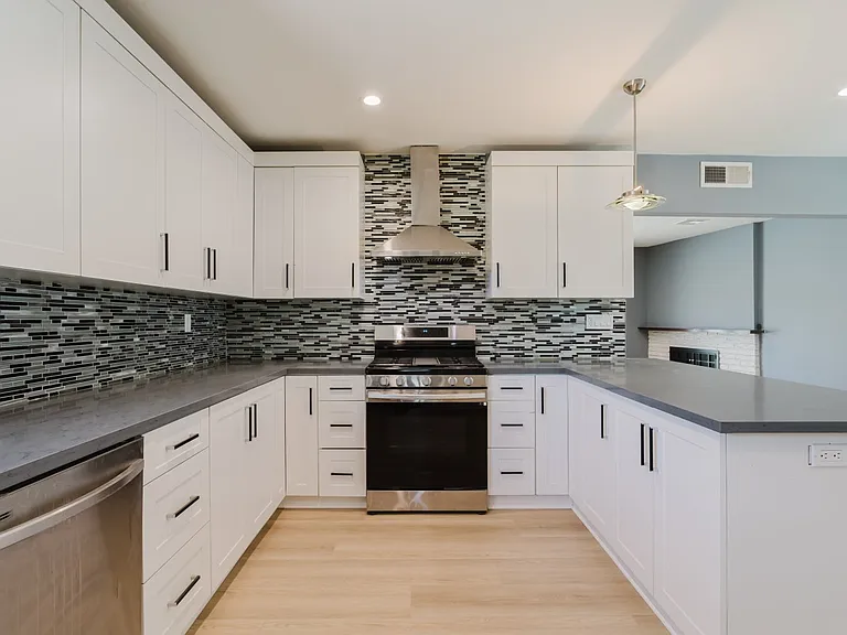 9540 Debra Ave — Photo 16