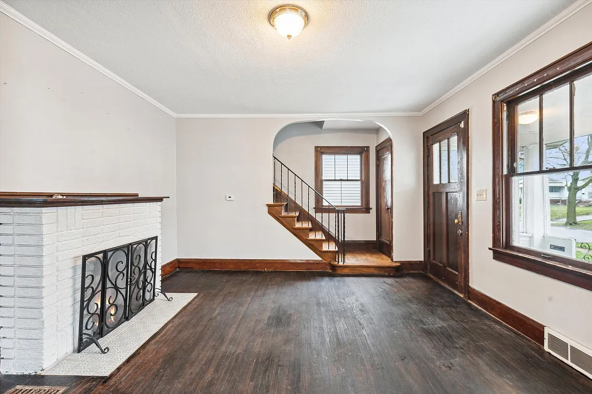 Photo 2 of 17 - 2015 Mansfield Rd - Toledo, OH Building Photo - 2015 Mansfield Rd