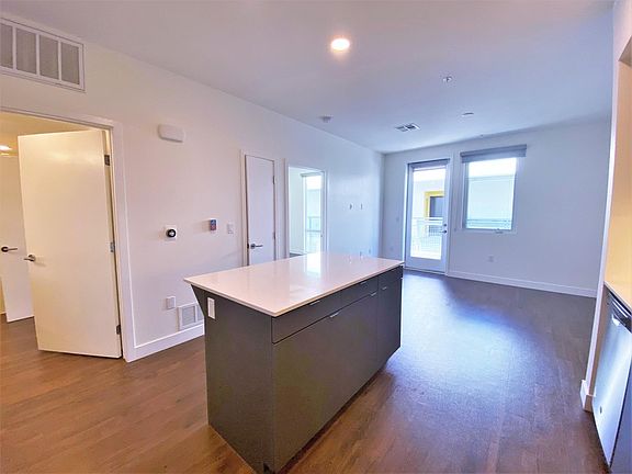 5th image of 2000 El Cajon Blvd #535