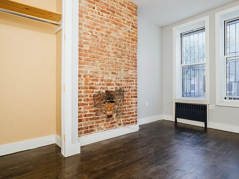 296 Harman St #1L — Photo 4