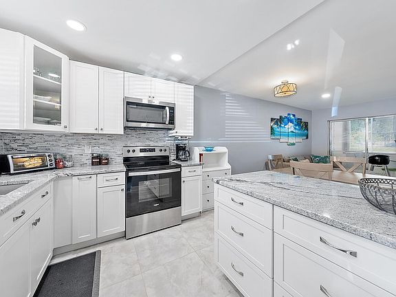 4th image of 725 Lori Drive #111