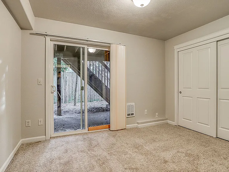 15075 SE Powell Blvd — Photo 42