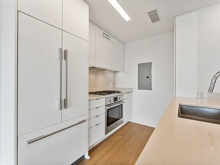 Common Area - Kitchen