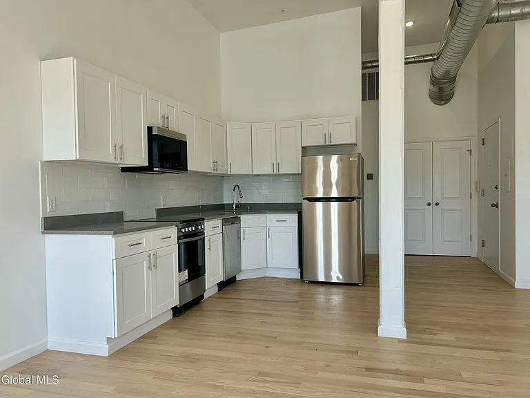 155 River St #5D — Photo 9