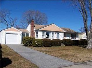 43 Commodore Ave, Warwick, RI 02888