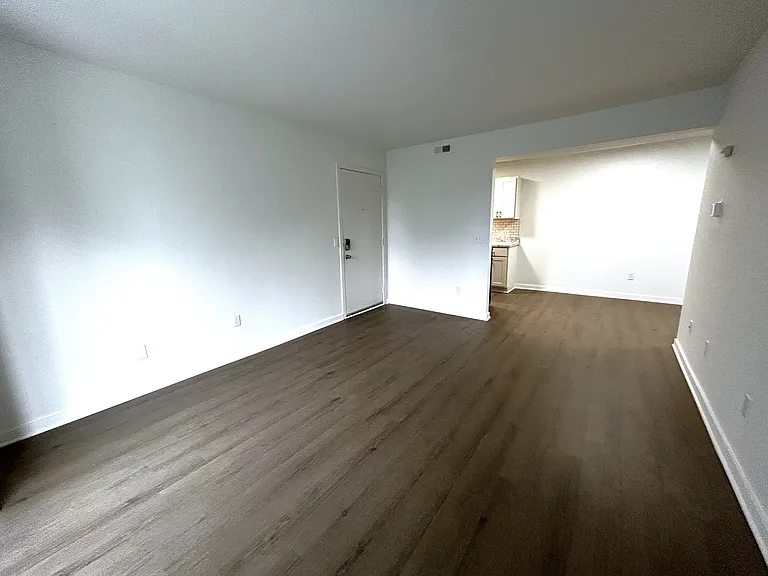 Charter Oaks Apartments — Photo 157