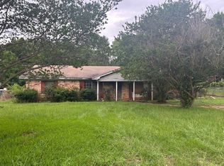 115 Shady Creek Dr, Palestine, TX 75801