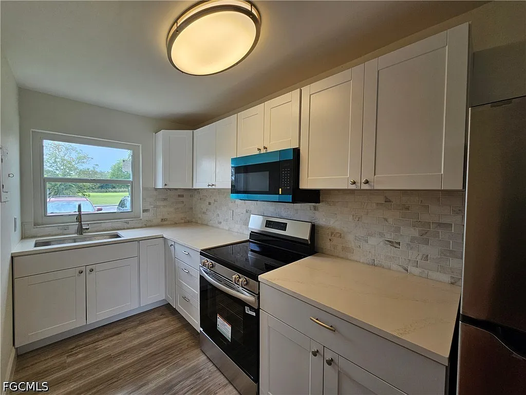 2 bed, 1.5 bath, 1018 sqft, $1,900 — Photo 2