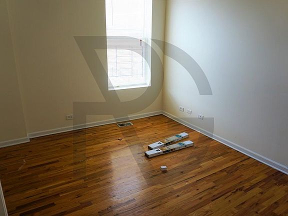 5th image of 2450 N Southport Ave #2450104