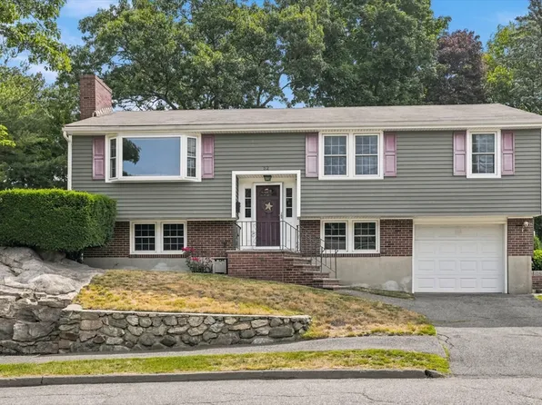 52 Oak Ridge Cir, Lynn, MA 01904