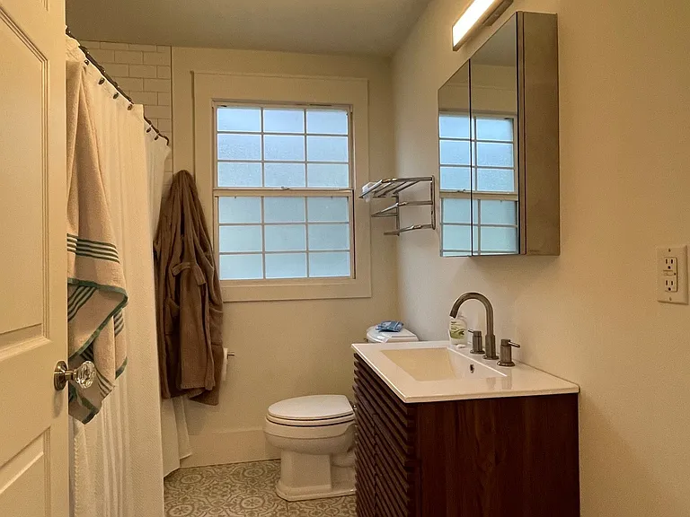 3326 Robert St — Photo 10