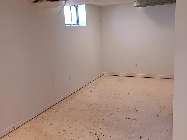 124 E Siebenthaler Ave — Photo 10