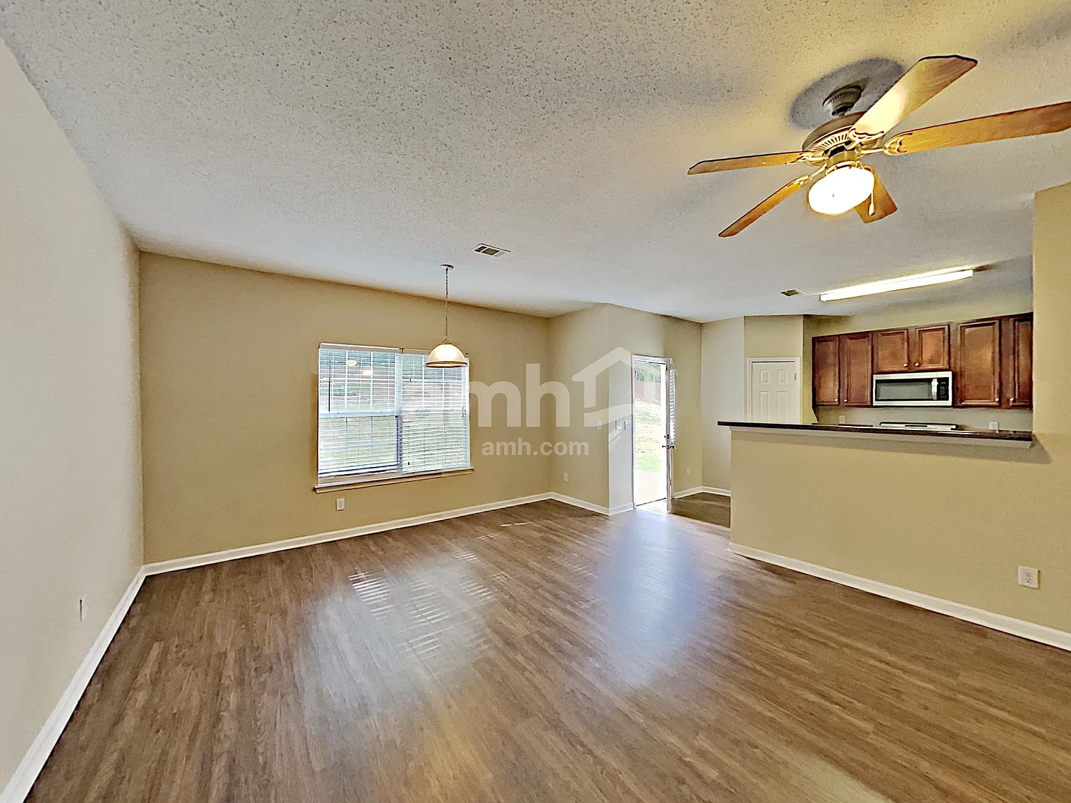 5 bed, 3.0 bath, 3584 sqft, $2,825 — Photo 4