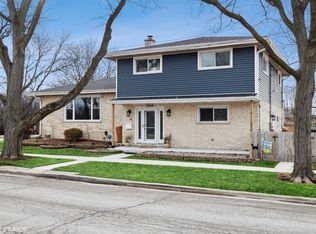 2558 S 5th Ave, North Riverside, IL 60546