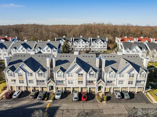 55 Inverness Dr, Edison, NJ 08820