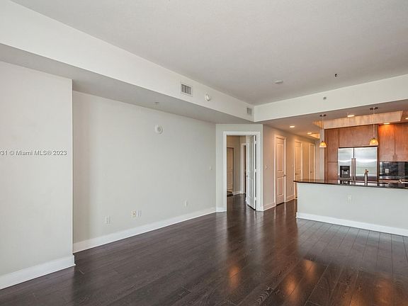 4th image of 315 NE 3rd Ave APT 1909