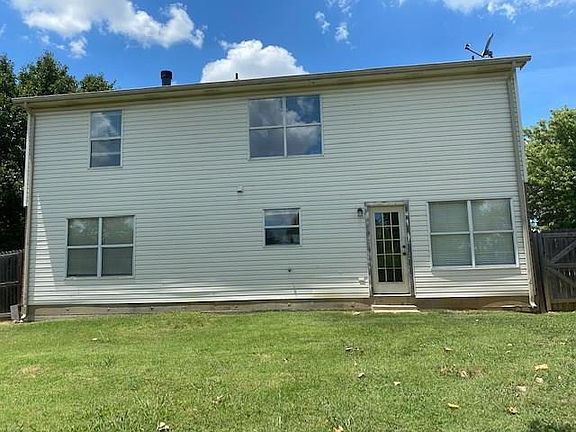 4th image of 1021 Lake Trail Dr